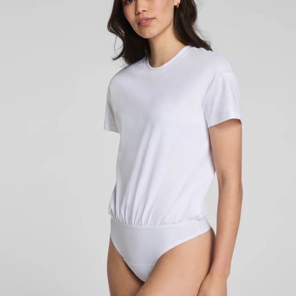 Spanx White Tee Bodysuit Excellent Short Sleeve Crew Neck Women's Size Small